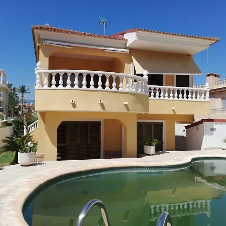 Vakantiehuis Chalet Con Piscina
