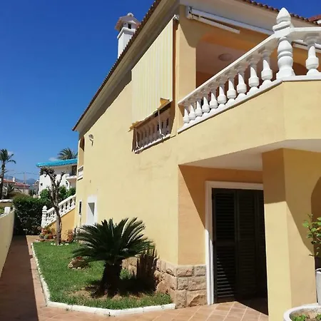 Chalet Con Piscina Vakantiehuis